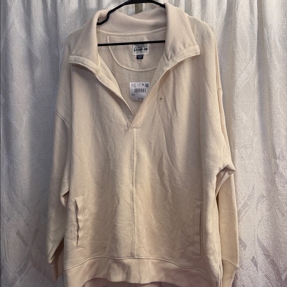 American Eagle Outfitters Cream V-Neck Sweater - Picture 1 of 1